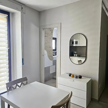 Residenza Giovine - Maison A Porter ヴァスト