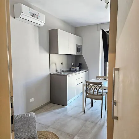 Residenza Giovine - Maison A Porter ヴァスト